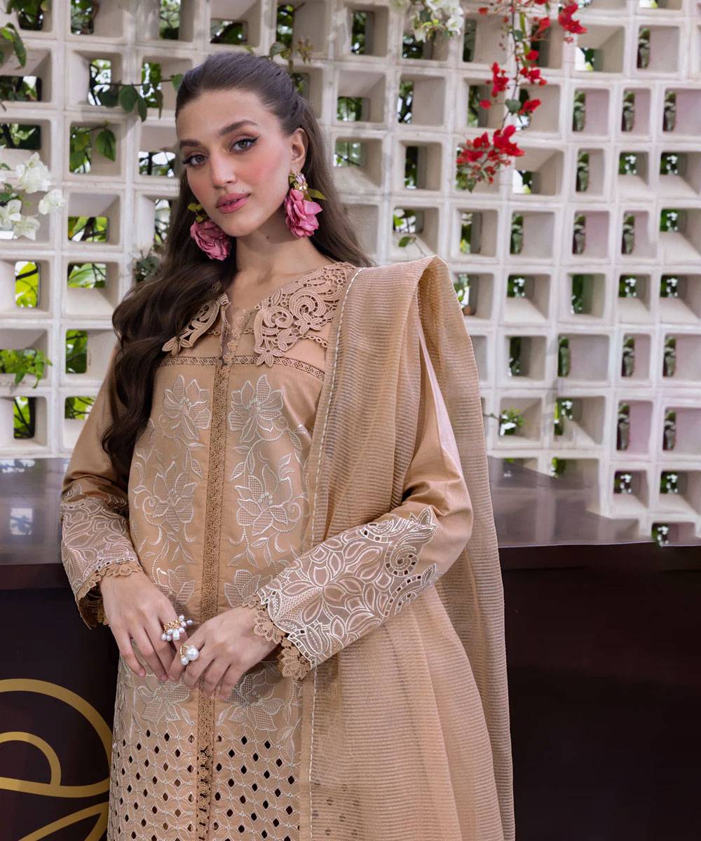 Rang-Rasiya-1 Rang-Rasiya-5