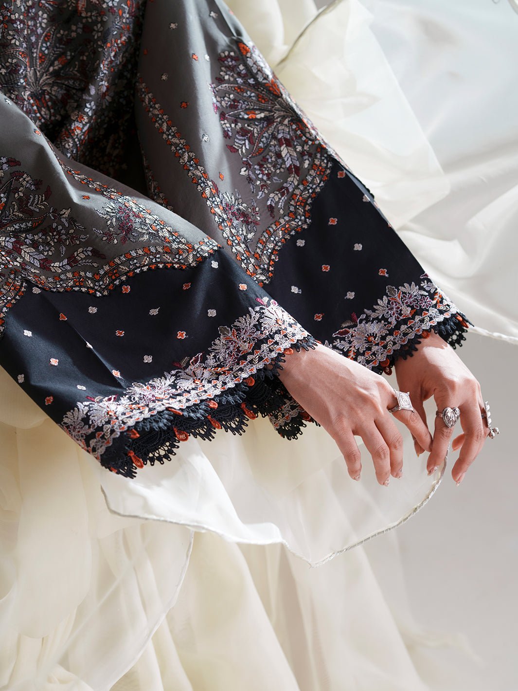 BIN ILYAS - Image 4